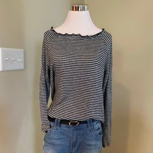 GIPSON, size M, NWT ruffled neck top
